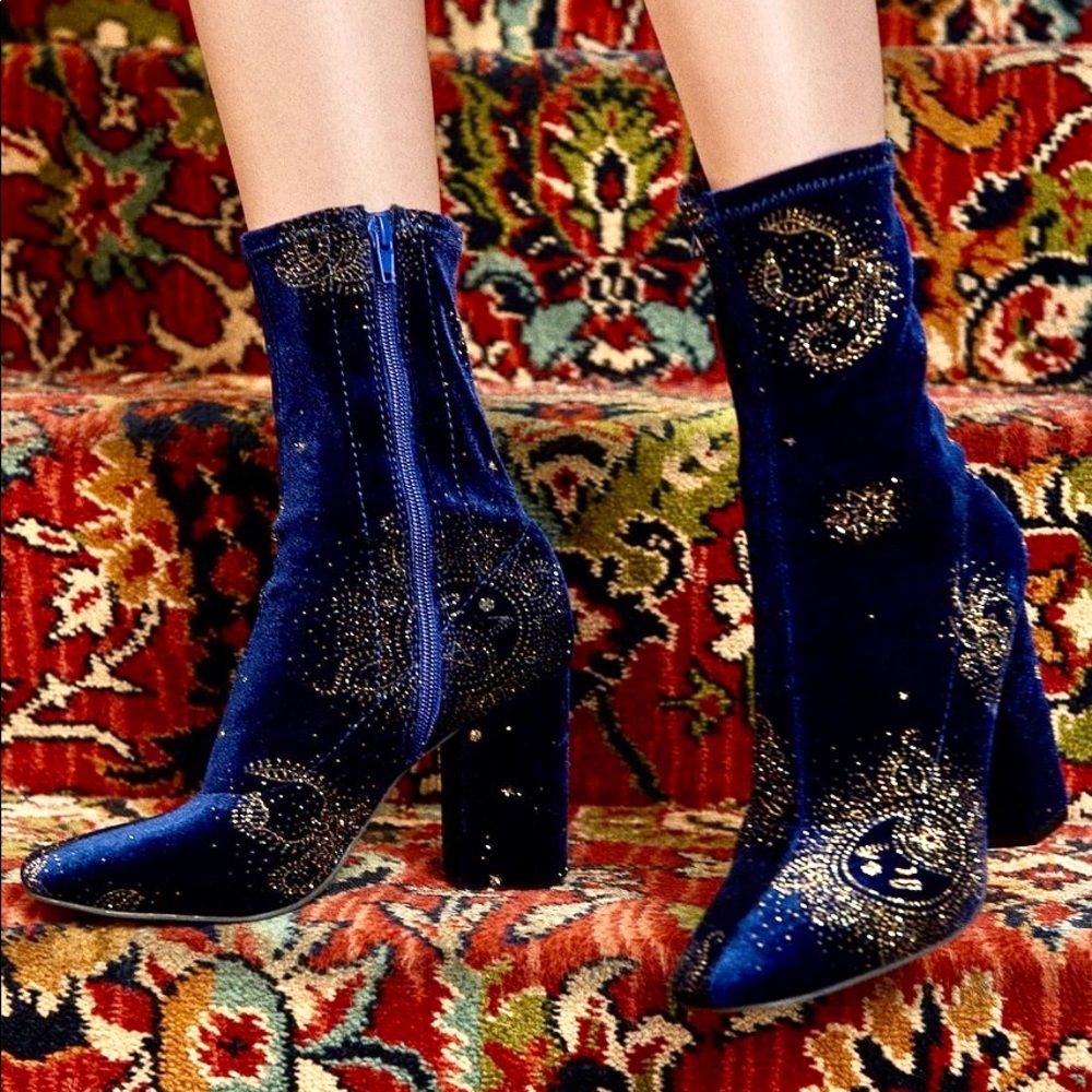 Urban outfitters celestial glove boot 🌟💙✨